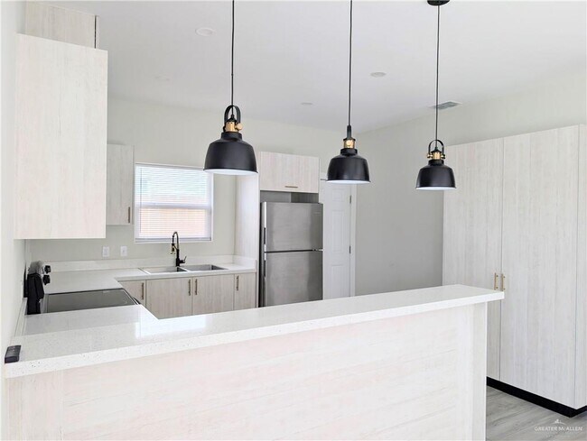 Building Photo - 14 S McColl Rd