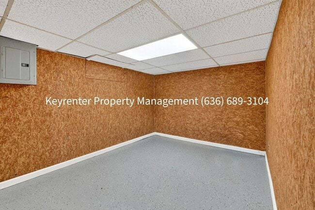 Building Photo - 5855 Pershing Ave