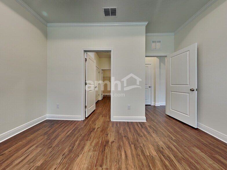 Building Photo - 27709 St Andrews Ave