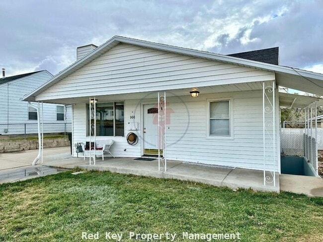 Building Photo - 3rd St Duplex