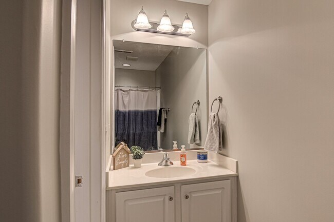 Building Photo - Fully Furnished 3BR/2.5BA Townhome – Private Community – Available 12/5