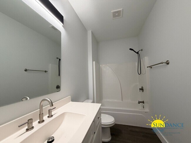 Building Photo - Spacious 5-Bedroom Home in Northern Pines, Fort Walton Beach!