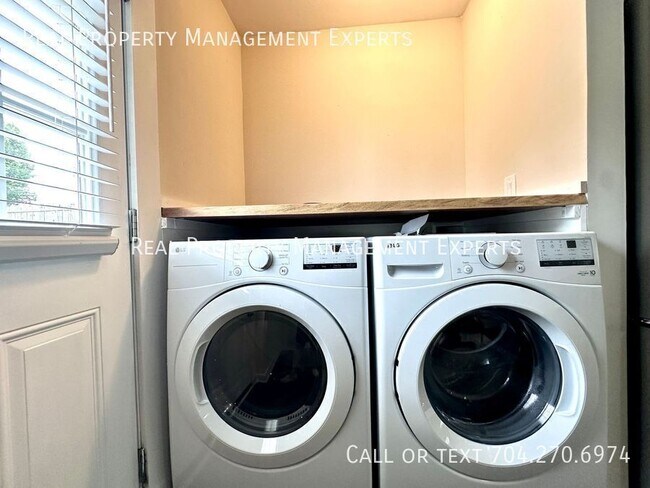 Building Photo - 1434 Orvis St