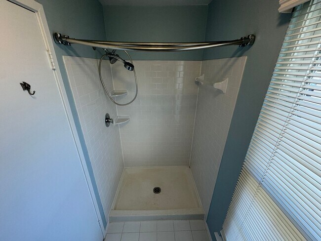 Building Photo - Bright And Spacious 2 Bed 2 Bath Condo In Ramblewood At Daventry