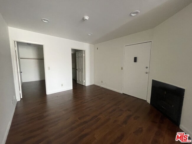 Building Photo - 1338 N Sierra Bonita Ave