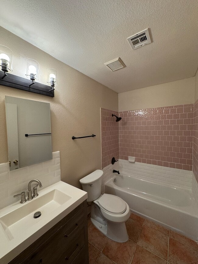 Building Photo - 4564 W 19th St
