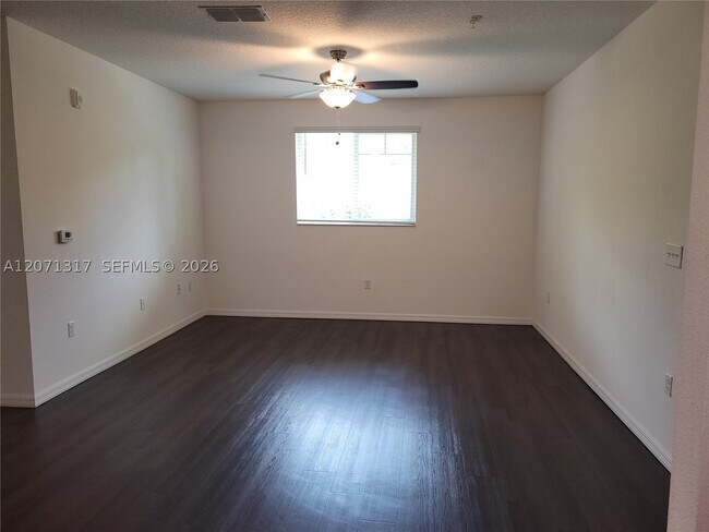 Building Photo - 8247 Tanager Sq