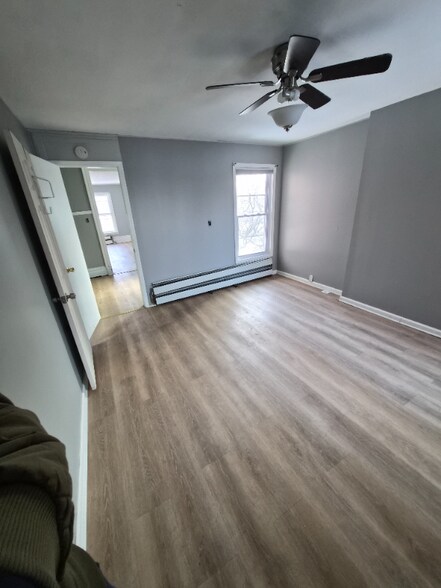 Building Photo - 540 Niagara St