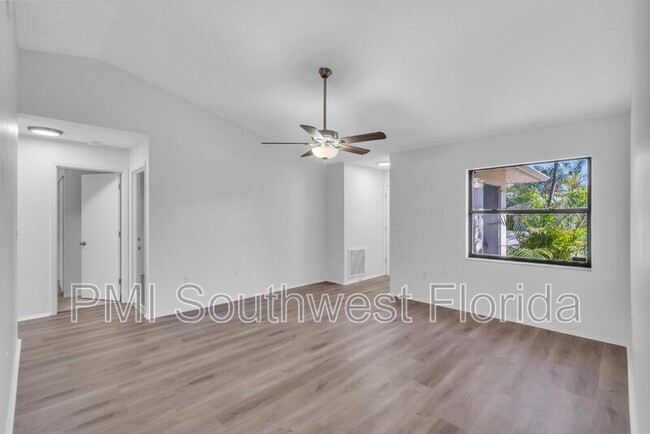 Building Photo - 1027 Deer Hollow Way