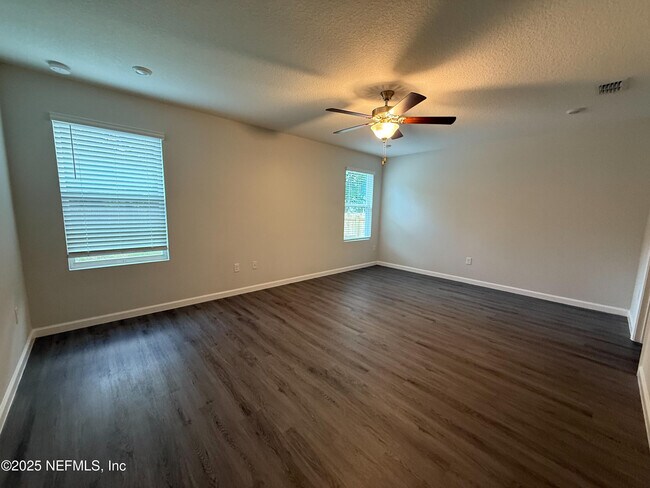 Building Photo - 3925 Peach Dr
