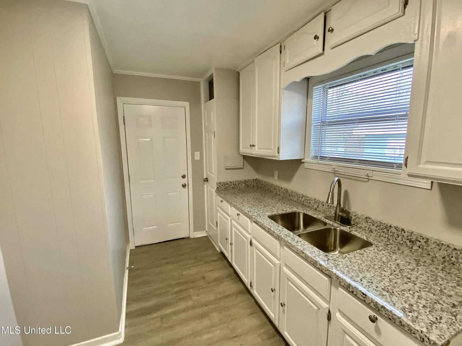 Building Photo - 4121 California Ave