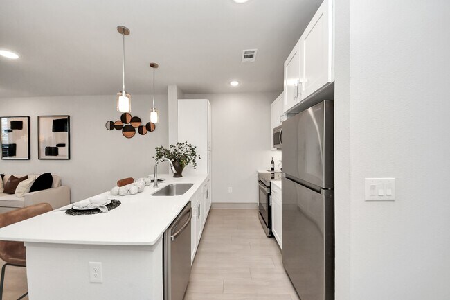 Building Photo - 4840 N Shepherd Dr
