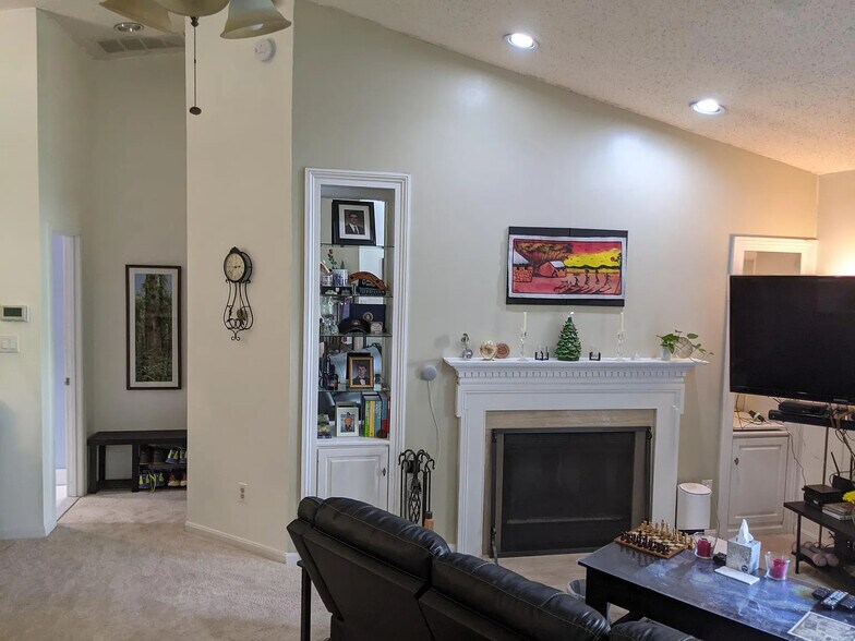 Building Photo - 7705 Lafayette Forest Dr
