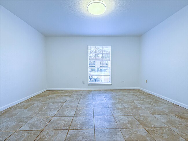 Building Photo - 9201 Clarewood Dr