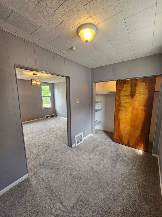 Building Photo - Freshly Updated 3 Bedroom Home in Slavic Village