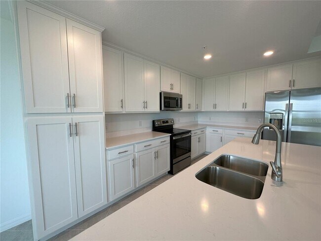 Building Photo - 14131 Heritage Landing Blvd