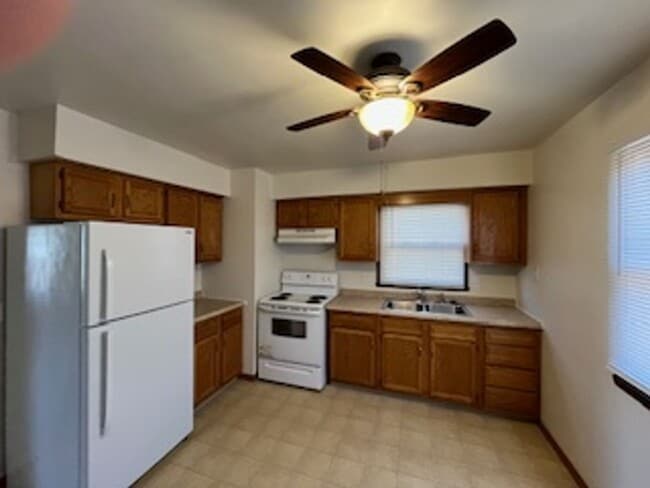 Building Photo - 242