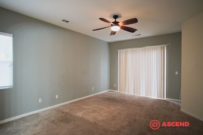 Building Photo - Beautiful Home in the Northwest!