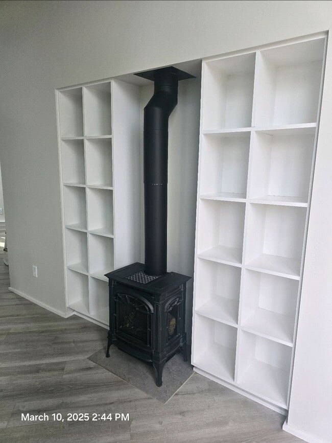 Building Photo - 1 bed 1 bath home with loft. Custom built ...