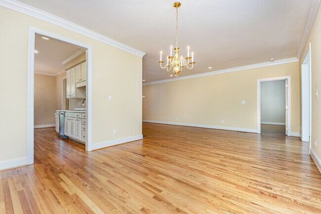 Building Photo - Spacious Townhome in the Heart of Raleigh,...