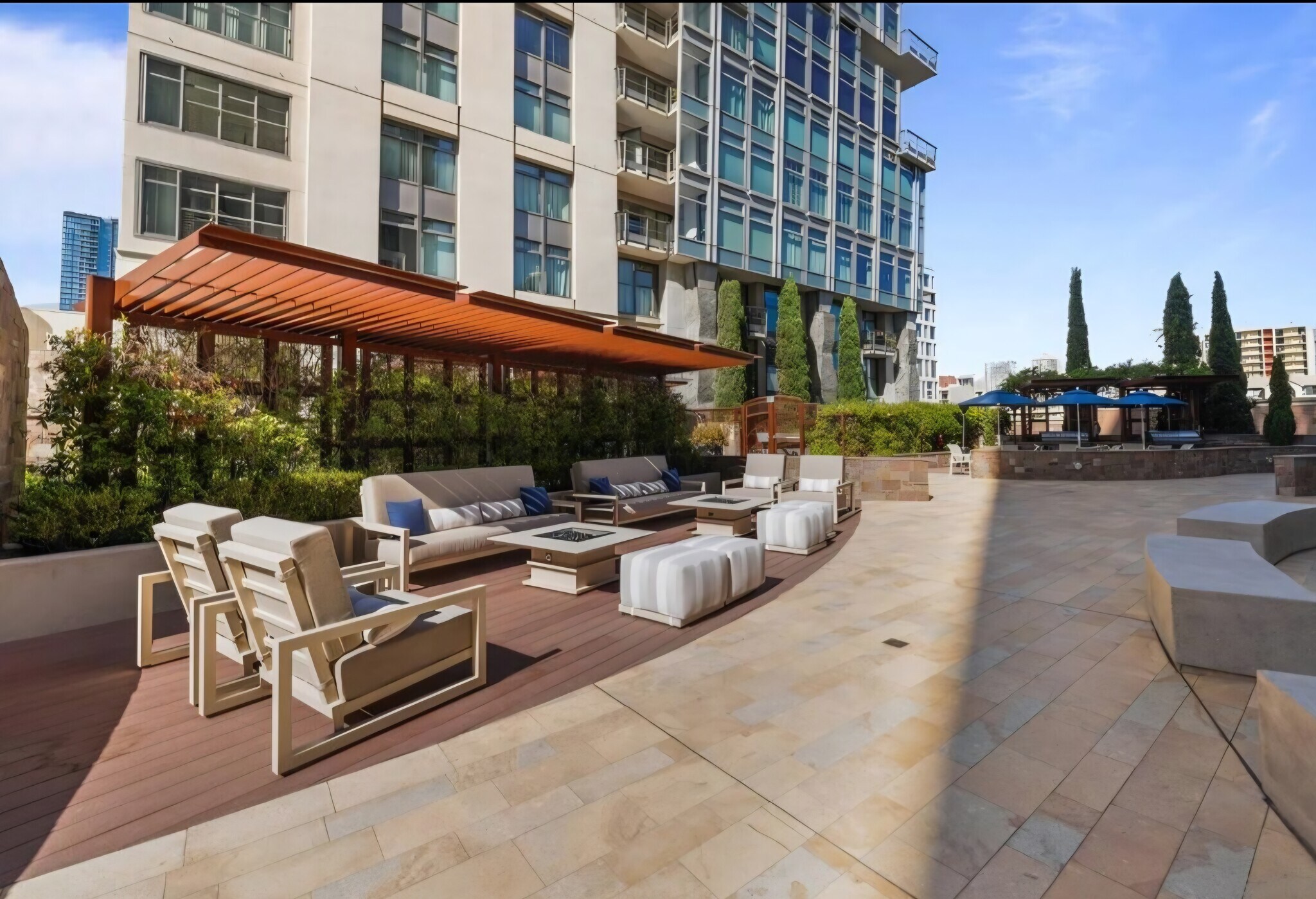 Building Photo - 645 Front St