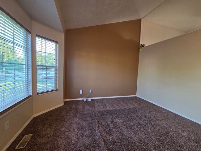 Building Photo - Charming Home in Woods Cross - Ready To Move!