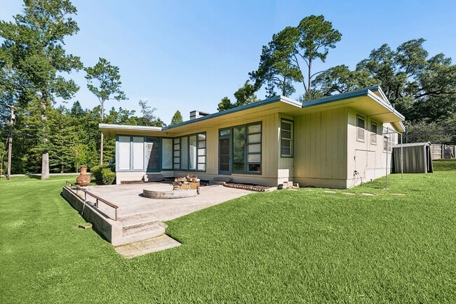 Building Photo - 1332 Knollwood Dr