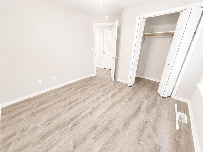 Building Photo - 1318 Valley Creek Ln