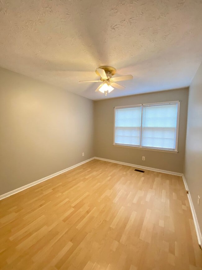 Building Photo - 1032 Emory Pl