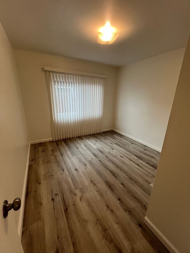 Building Photo - Cozy 2 bedroom and 1 bathroom near Port Hu...