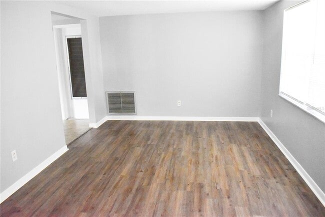 Building Photo - 7435 Hollyridge Dr