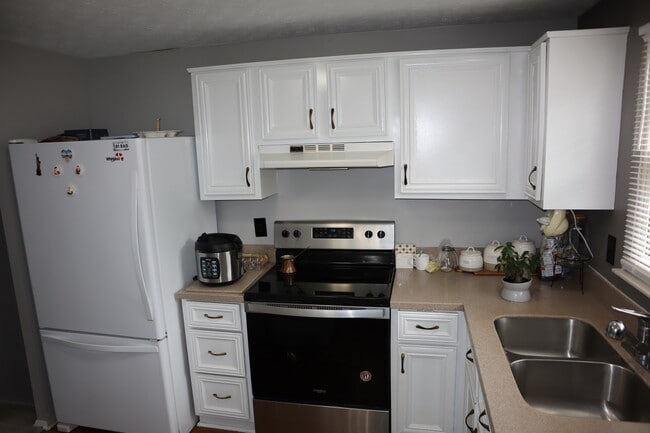 Building Photo - 7344 San Bonita Dr