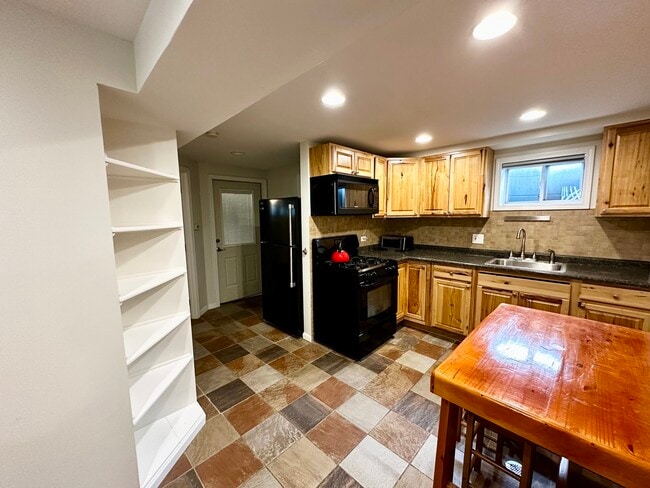 Building Photo - 4386 Woodland Ave