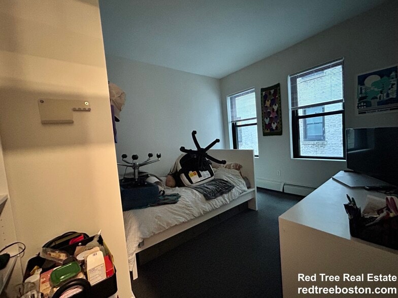 Building Photo - 845 Beacon St