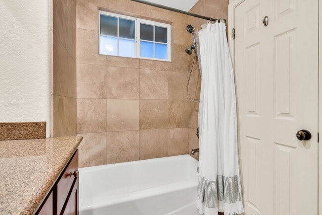 Building Photo - 1 Bedroom Condo in Mission Hills