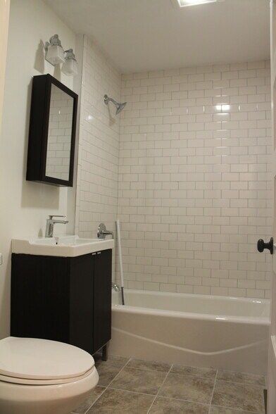 Building Photo - 17 Beechwood Ave