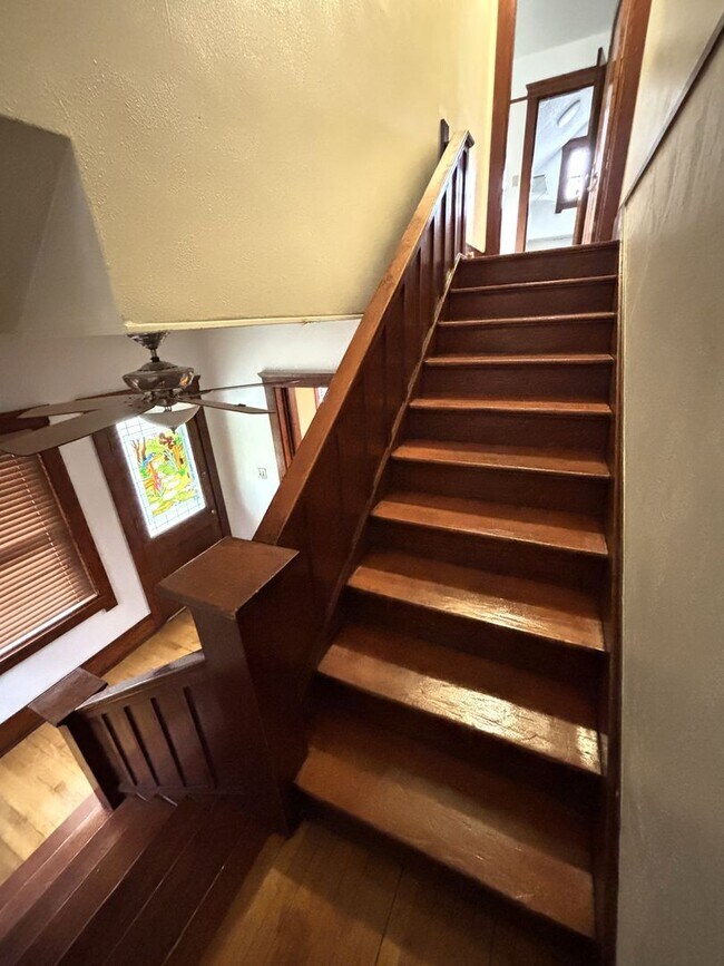 Building Photo - Make This House Your Home—Deposit Moves Yo...