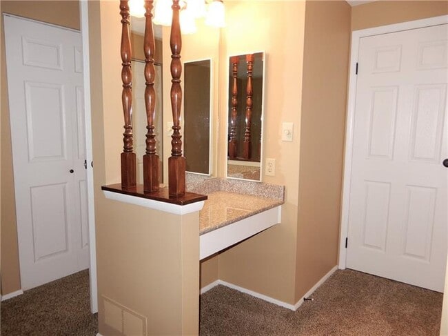 Building Photo - 280 Quail Run Rd