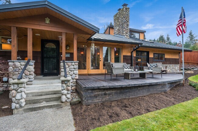 Building Photo - 5 Bedroom 3 Bathroom House With A Huge Yard