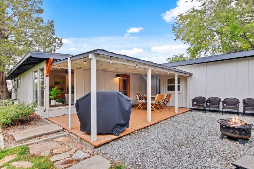 Building Photo - 3909 W Normandie Dr