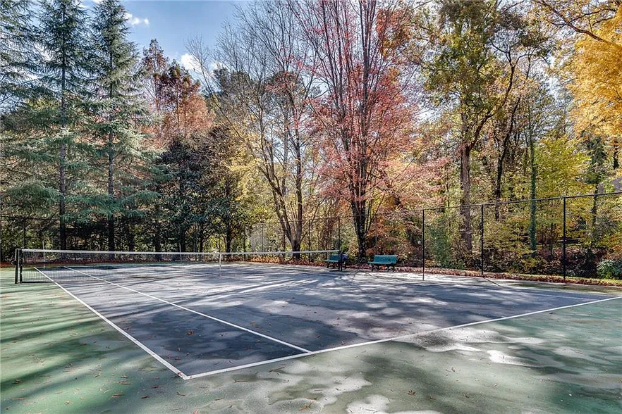 Community Tennis Court - 1133 Westchester Rdg NE