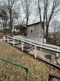 Building Photo - 30 Lakeland Ave