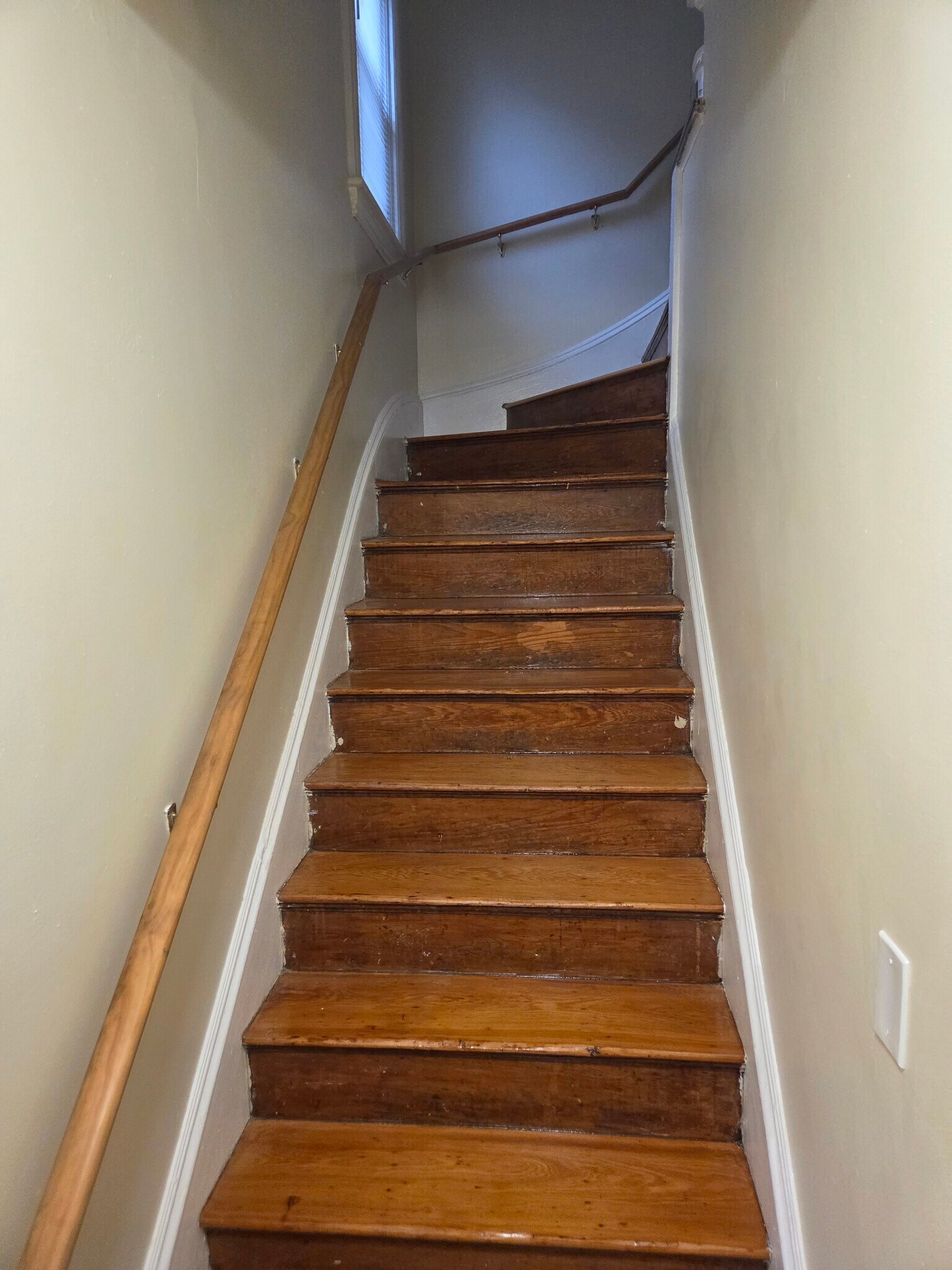 Building Photo - 82 Brent St