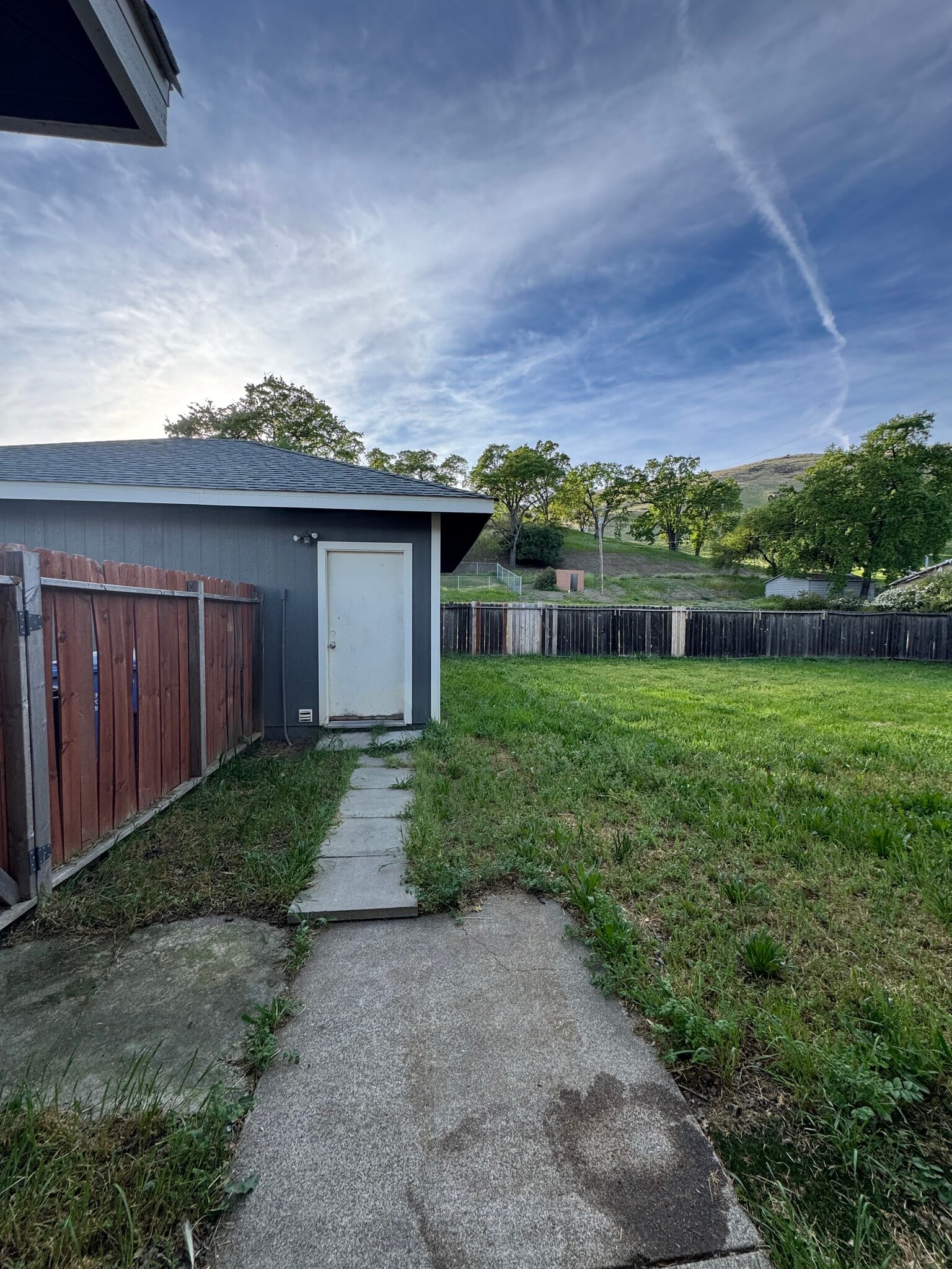 Building Photo - 3677 Lakeshore Blvd