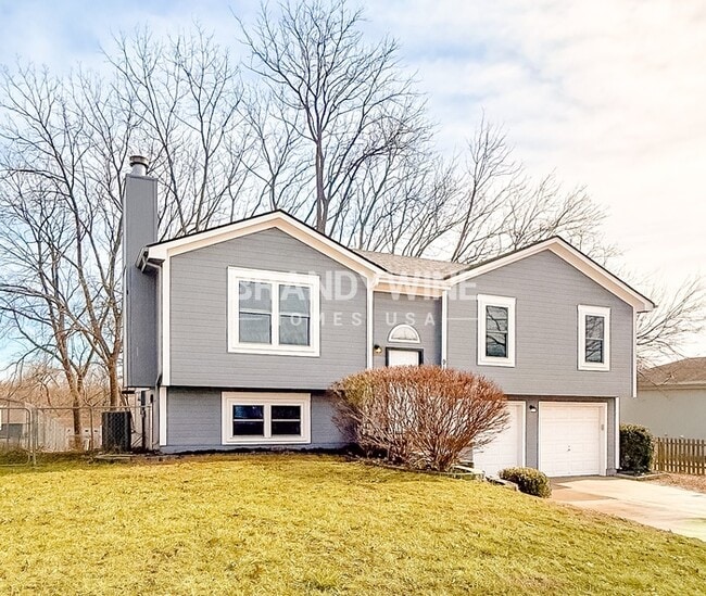 Building Photo - 918 SE Kingscross Rd