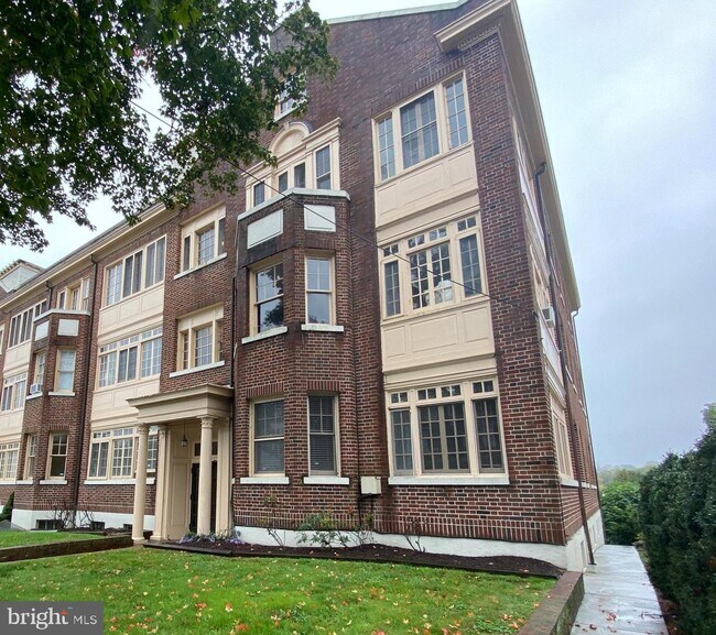 Building Photo - 702 Prince Edward St
