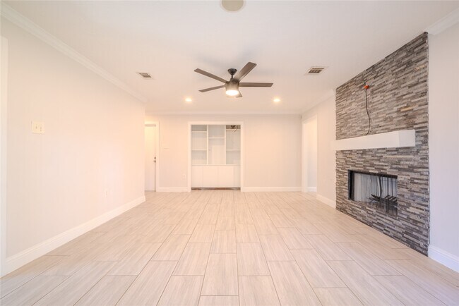 Building Photo - 16250 Camino Del Sol Dr