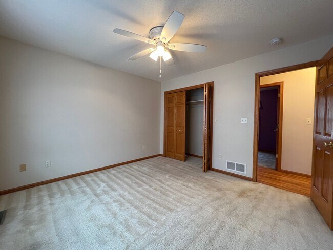 Building Photo - Gorgeous 5 Bed, 2.5 Bath Single-Family Home!