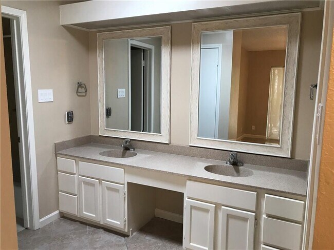 Building Photo - 7922 Ridgeline N