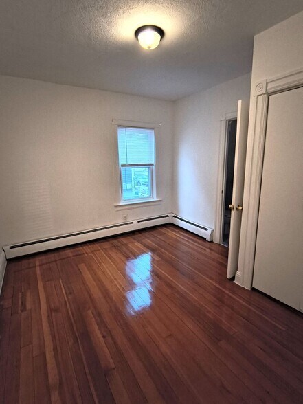 Building Photo - 823-825 Main Street